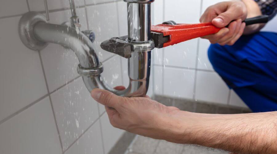 Expert burst pipe repair services in Oakwood, TX
